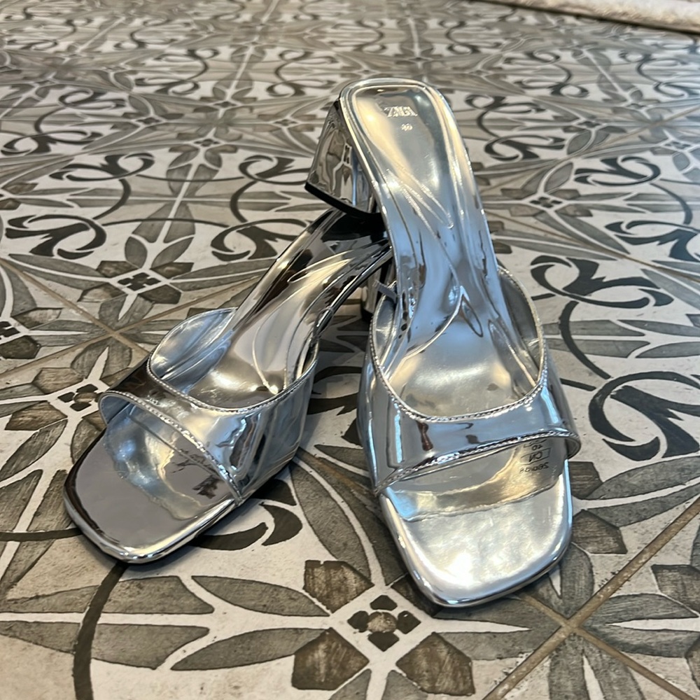 NWOT Fabulous Silver Zara Block Heel Sandal